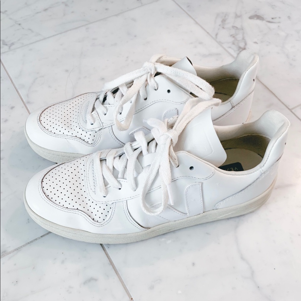 Veja V10 US size 8 perfect condition.